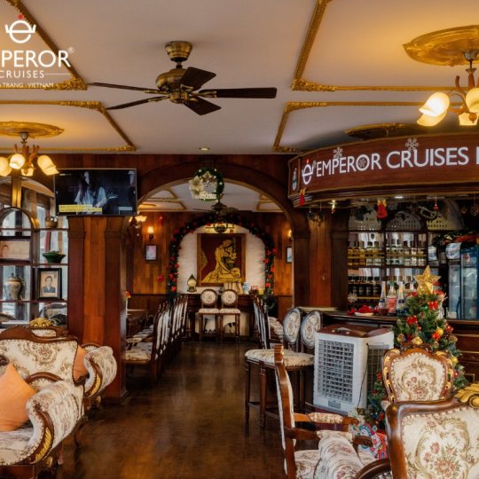Tour Du Thuyền Hoàng Đế Nha Trang – Tiệc Hoàng Hôn & Bữa Tối Sang Trọng