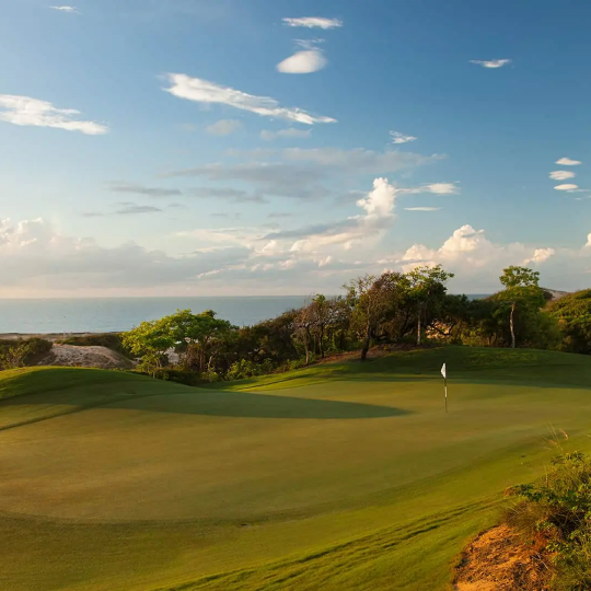 Sân Golf The Bluffs Grand Ho Tram