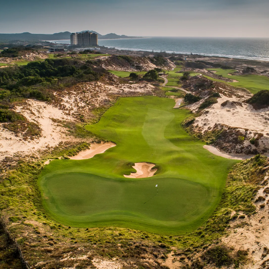 Sân Golf The Bluffs Grand Ho Tram