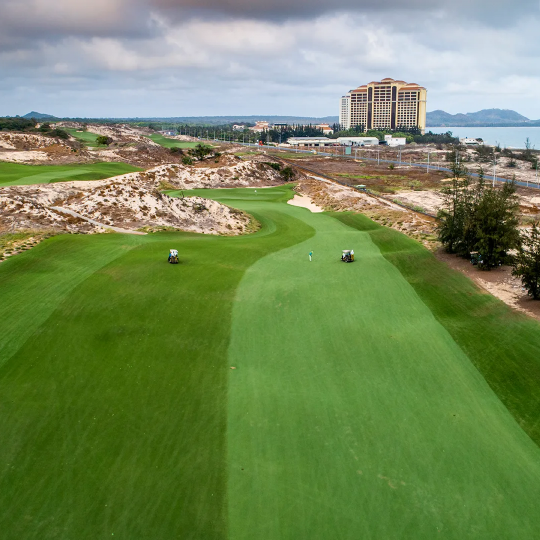 Sân Golf The Bluffs Grand Ho Tram