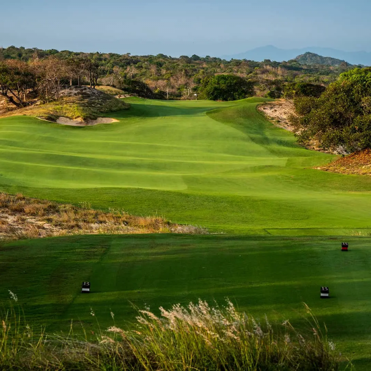 Sân Golf The Bluffs Grand Ho Tram