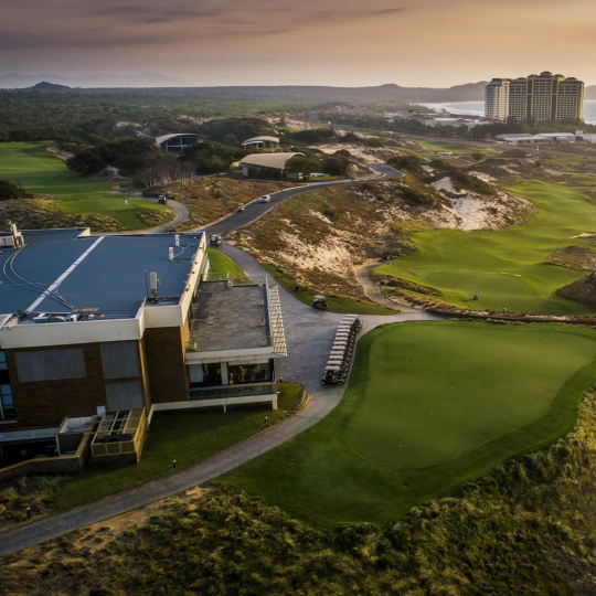 Sân Golf The Bluffs Grand Ho Tram