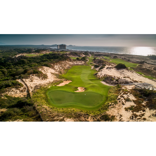 Sân Golf The Bluffs Grand Ho Tram