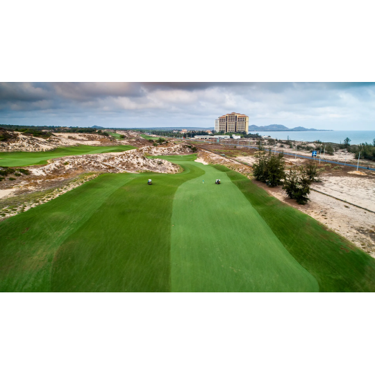 Sân Golf The Bluffs Grand Ho Tram